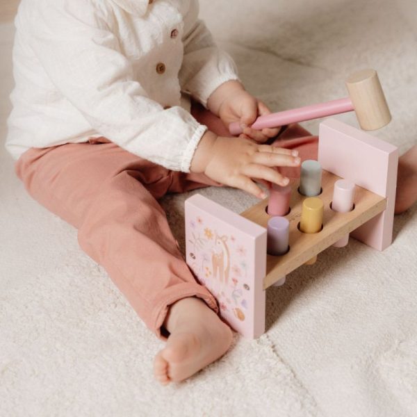 Martello con pioli. Giardino delle fate Little Dutch